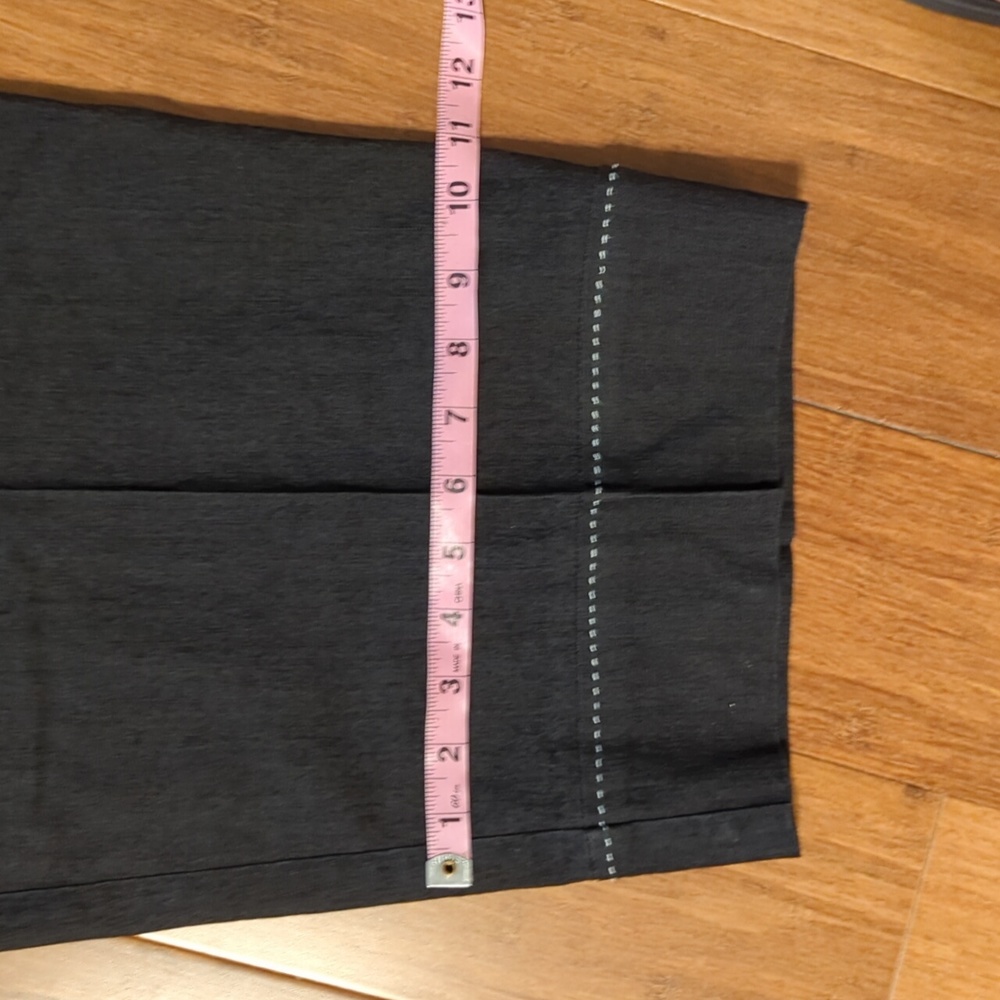 Larry Levine Woman Black Capri Pants with Decorative Stitching - Picture 7 of 10